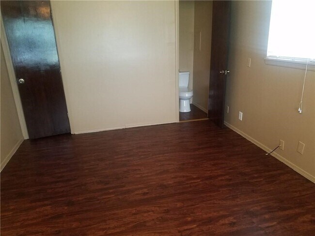 Building Photo - 598 N 40th St