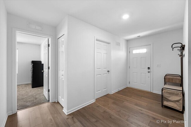 Building Photo - 466 Comstock Rd