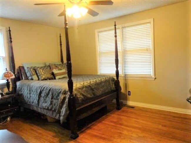 Building Photo - 1020 Elm Ave