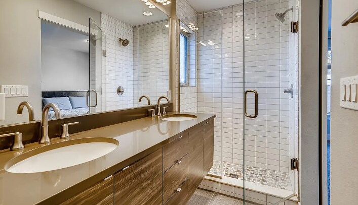 Master Bathroom - 1285 Xavier St
