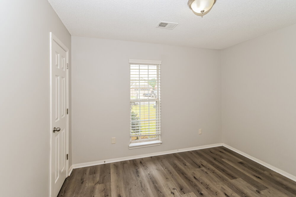 Building Photo - 6314 Oak Run Dr E