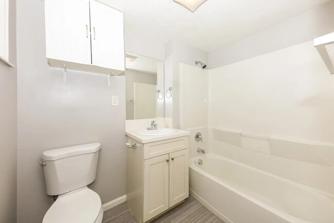 Building Photo - 227 S Louise Pl