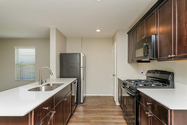 Building Photo - 1705 Avery Pointe Dr