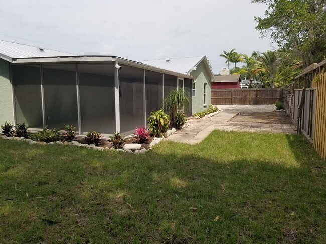 Building Photo - 3/2 NORTH WEST BRADENTON