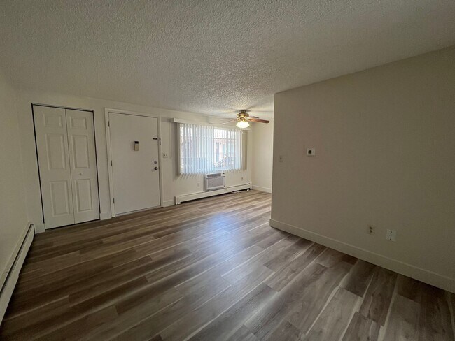 Building Photo - 10th Street Square Apartments