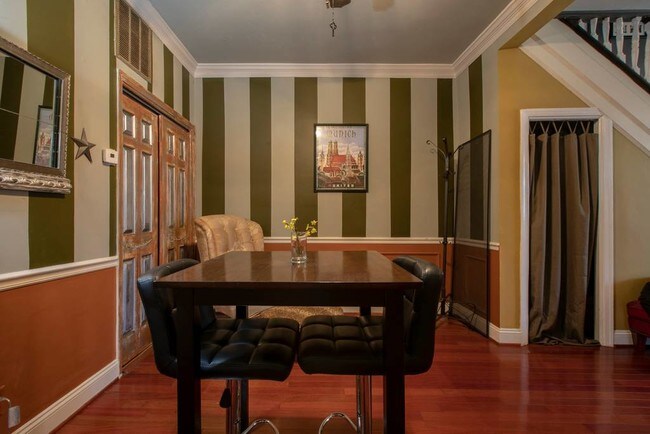 Building Photo - 730 6th St NE