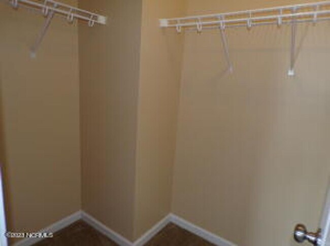 Building Photo - 4 Bedroom 2.5 Bathroom home located in Carolina Subdivision