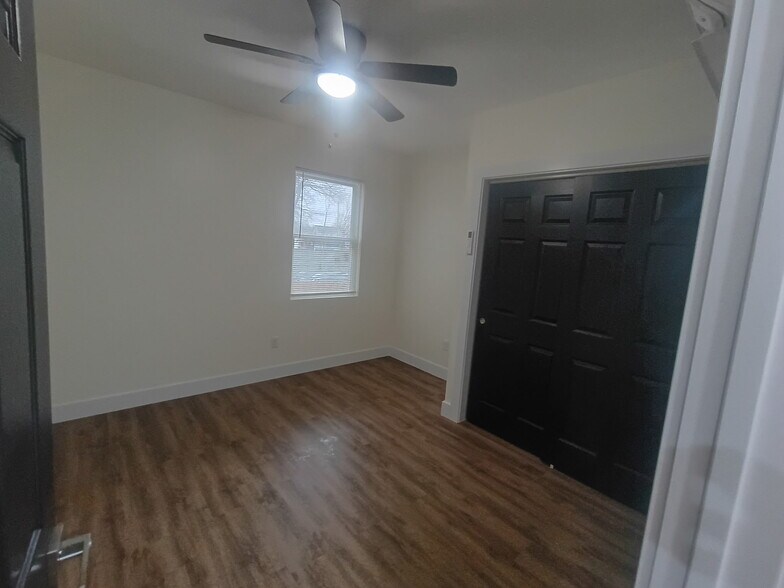 Building Photo - 1320 Banklick St