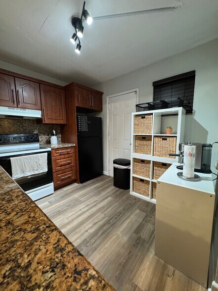 Building Photo - 410 NW 68th Ave