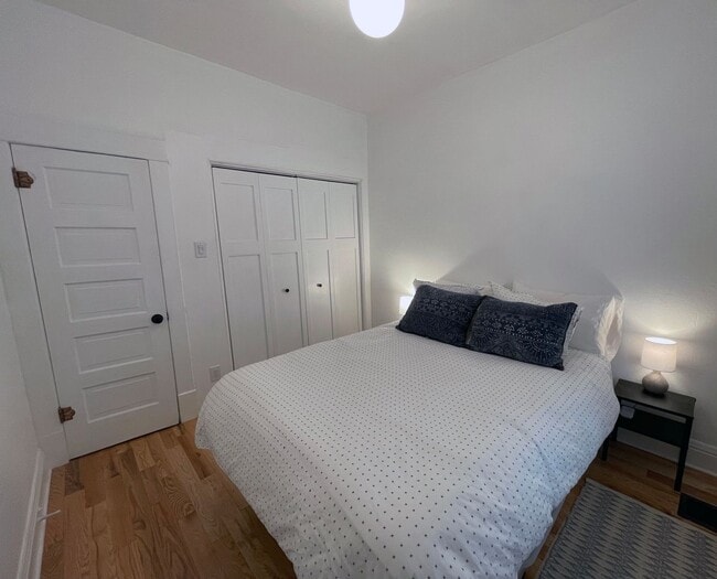 Building Photo - STUNNING Updated Bungalow Home in the West Highlands- Available 8/5!