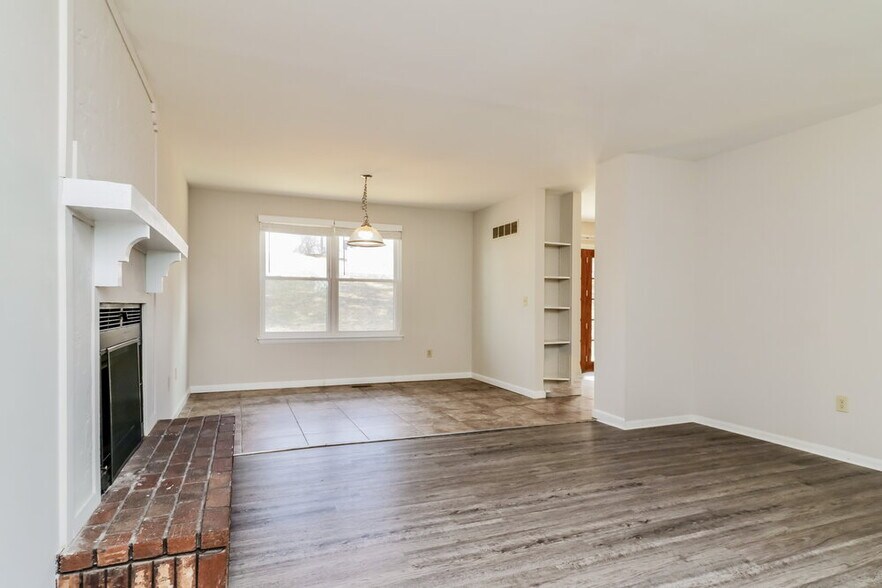 Building Photo - 17 Hollow Tree Ct