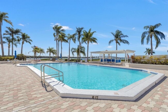 Building Photo - 6295 Bahia Del Mar Cir