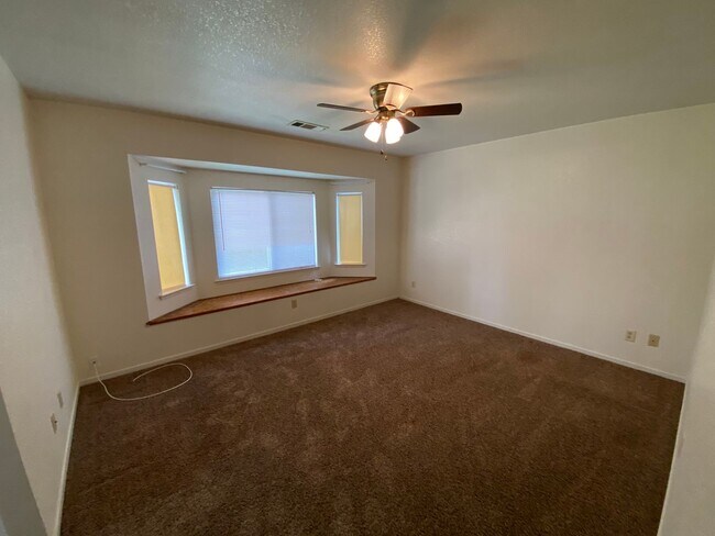 Building Photo - Lovely home for Rent in NW Visalia, located in the Oak West Neighborhood. Coming soon