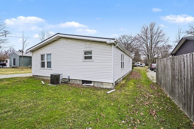 Building Photo - Available Now! Davison Schools!