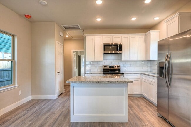 Building Photo - 9638 WARM Spgs