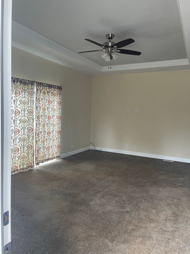 Building Photo - Newer Manufactured home, 3 bed 2 bath, Lower Magalia