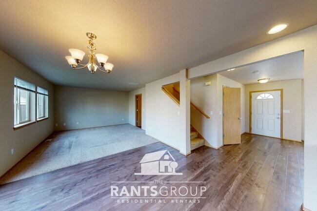 Building Photo - Great Location! Easy JBLM Commute!
