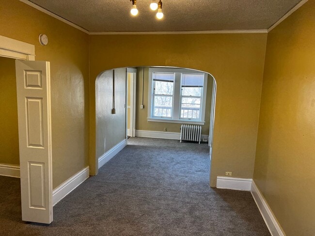 Building Photo - 467 Herschel St.