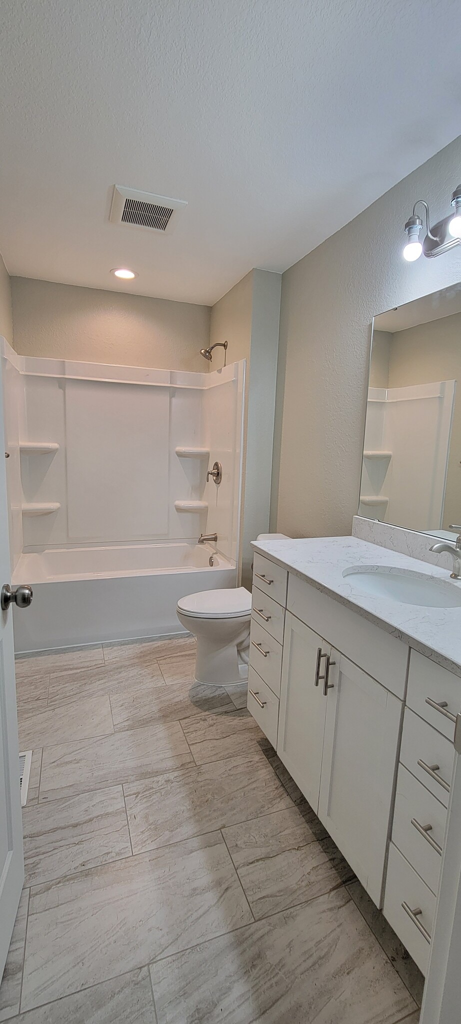 Main Bathroom - 513 N Tratt St