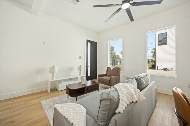 Building Photo - 4202 Kewanee St