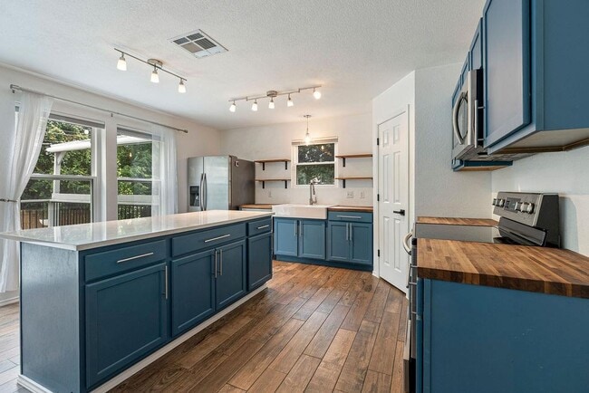 Building Photo - 7107 Leppke Cove