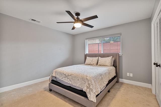 Building Photo - 2833 Meadowbrook Dr