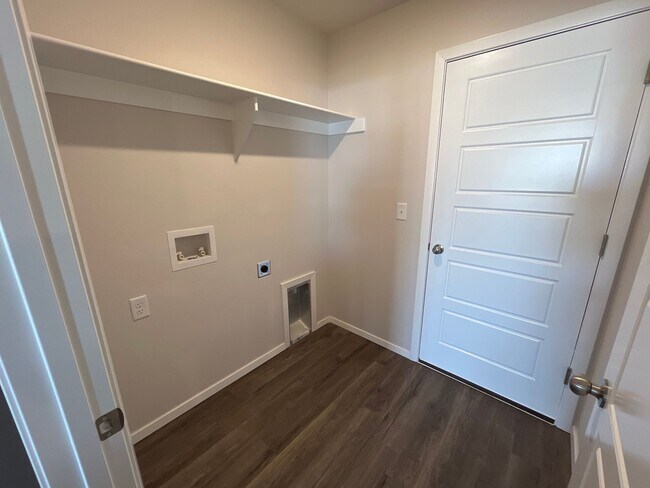 Building Photo - Beautiful 3 Bed, 2 Bath Home in Somerset – Pre-Leasing Now!