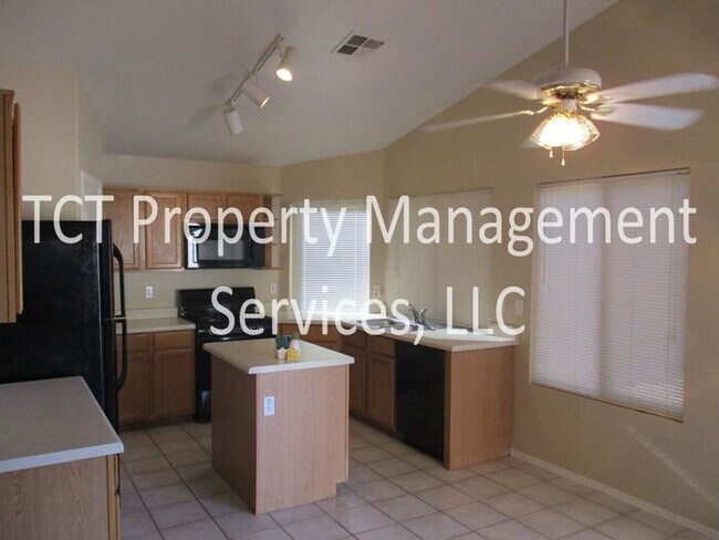 Building Photo - Cozy Three Bedroom House in Gilbert!