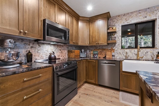 Building Photo - 18 Spur Dr