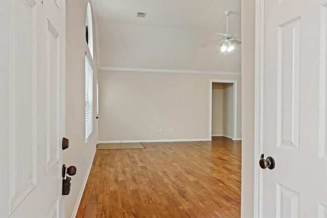 Building Photo - 15511 Fir Woods Ln