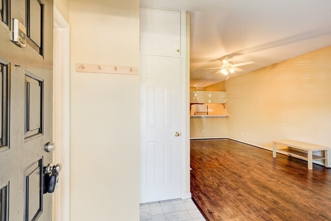 Building Photo - 2121 El Paseo St