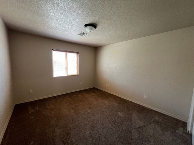 Building Photo - POOL HOME IN ESTRELLA!