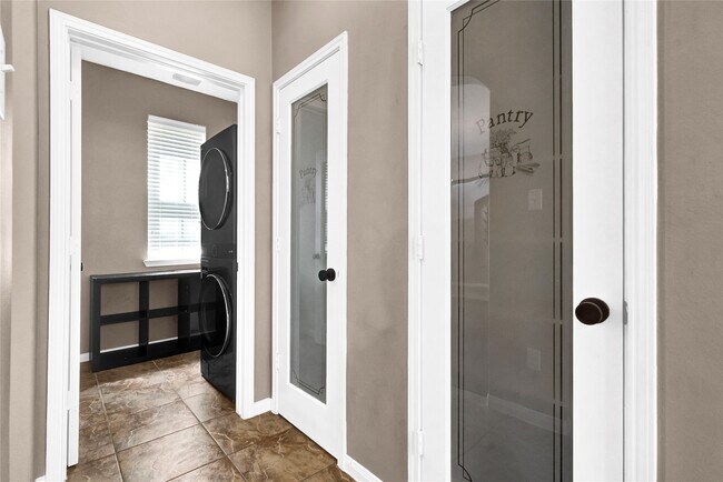 Building Photo - 25525 Oakhurst Forest Dr