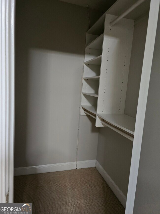 Building Photo - 1652 N Gatewood Rd NE