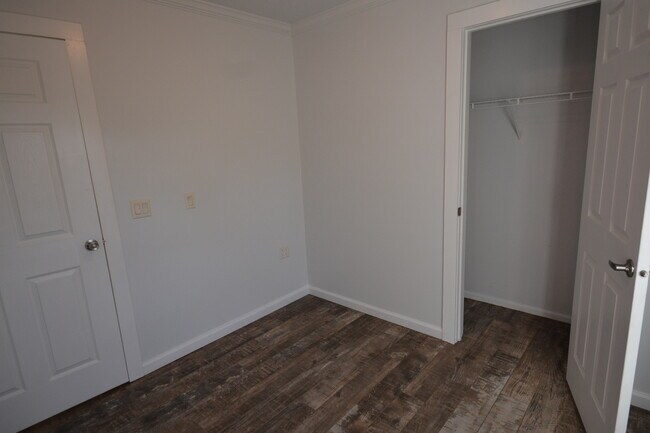 Building Photo - AVAILABLE 6/10/26 Adorable 2 bedroom cottage available long term off 30A! Huge screened in porch ...