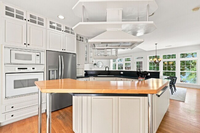 Building Photo - 108 Clay Cir