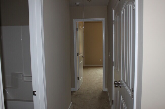 Building Photo - 3 Bedroom, 2.5 Bath Townhouse in Wake Fore...