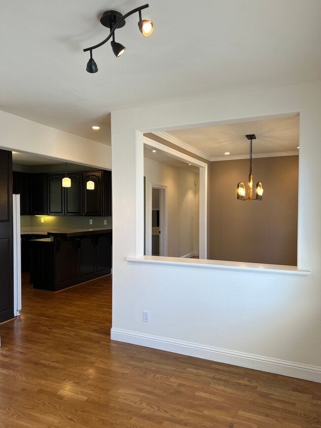 Building Photo - Prospects Heights Charmer 3bd / 2.5ba House