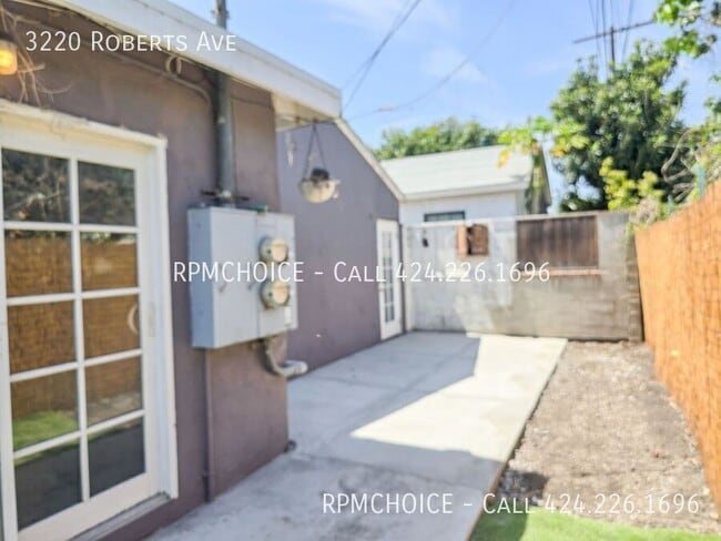 Building Photo - 3220 Roberts Ave