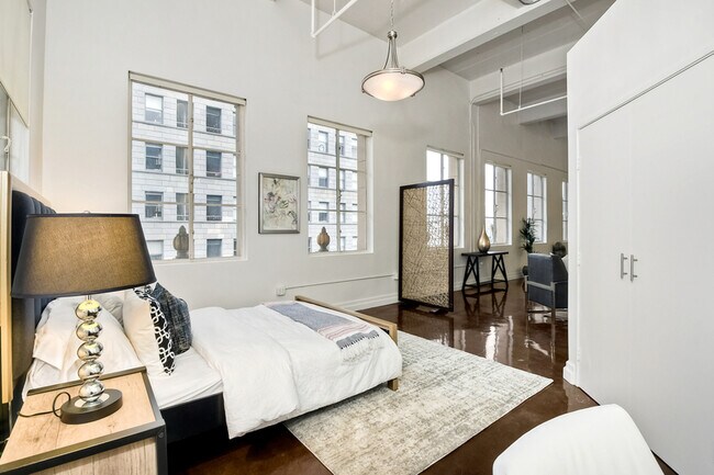 Building Photo - 950 Sixth Avenue