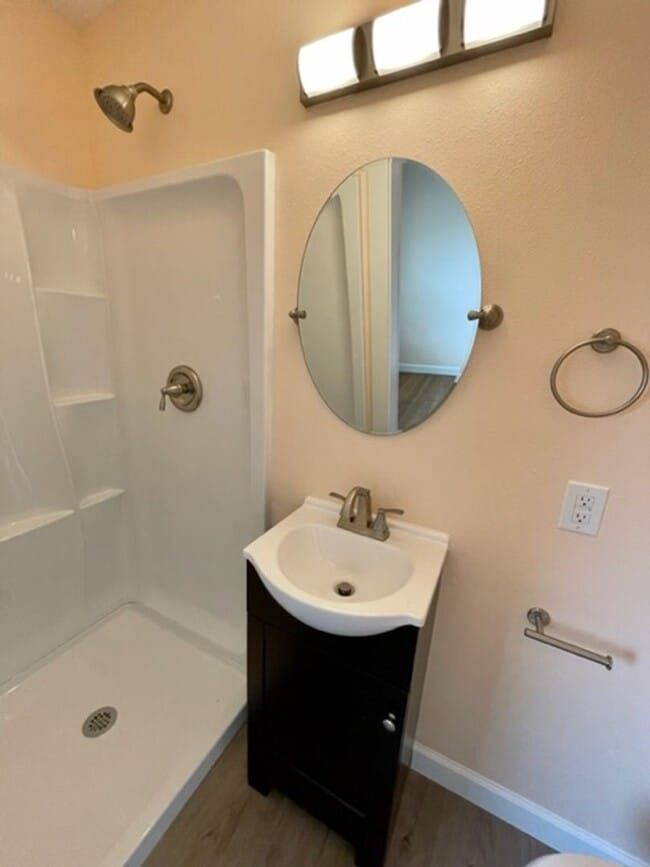 Building Photo - Cute beach bungalow in Biloxi, MS!