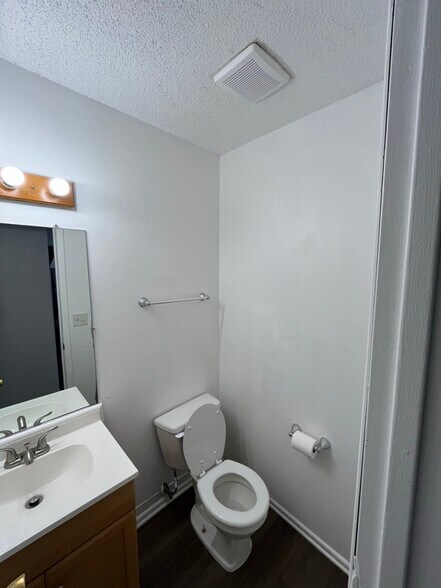 Building Photo - 707 Watrous Ave