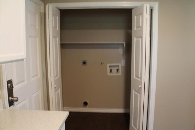 Building Photo - 4518 Hamilton Ave