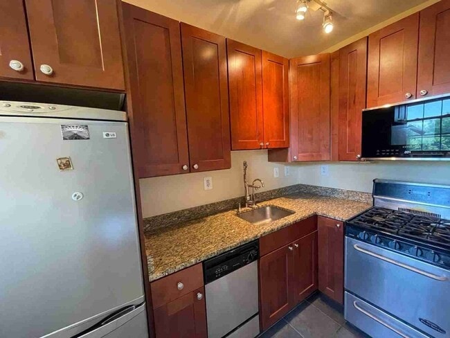 Primary Photo - 3314 Mt Pleasant St NW