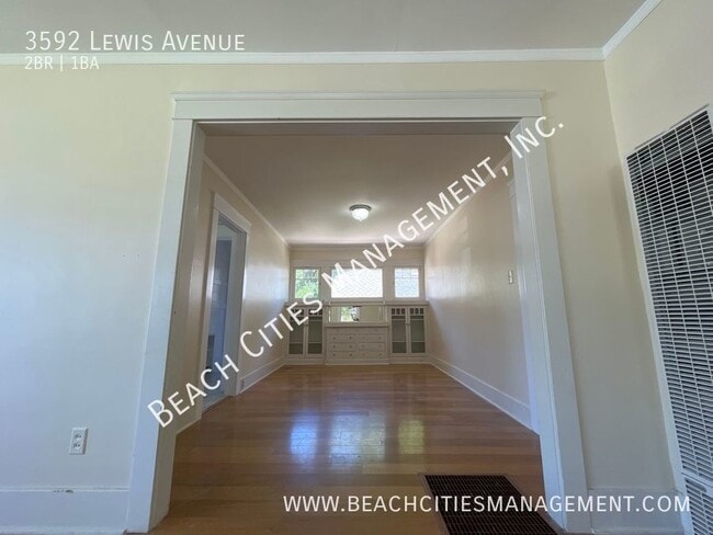 Building Photo - 3592 Lewis Ave