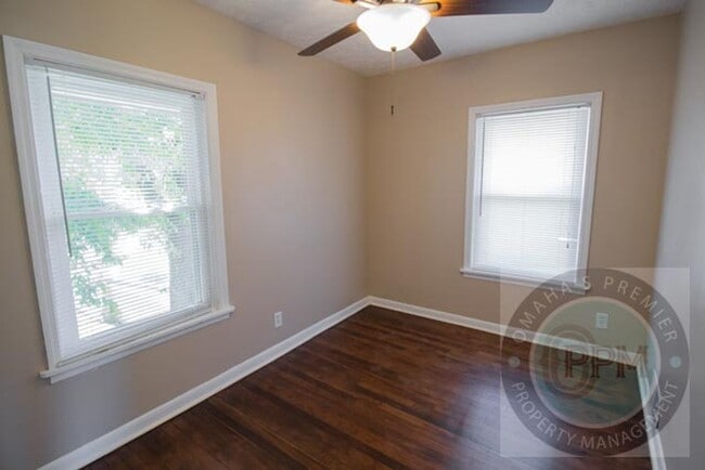 Building Photo - TRISARA 3129/3131 CASS ST