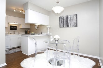 Interior Photo - Armon Bay