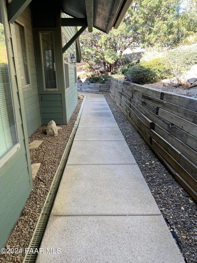 Building Photo - 671 Crosscreek Dr