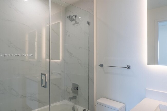 Building Photo - 700 NE 24th St