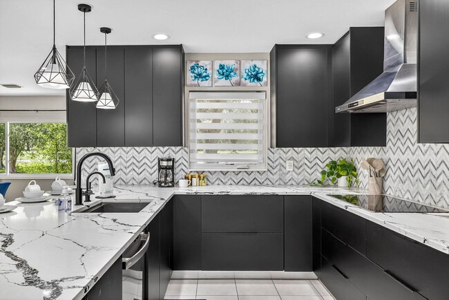 Building Photo - 318 S Burlingame Ave